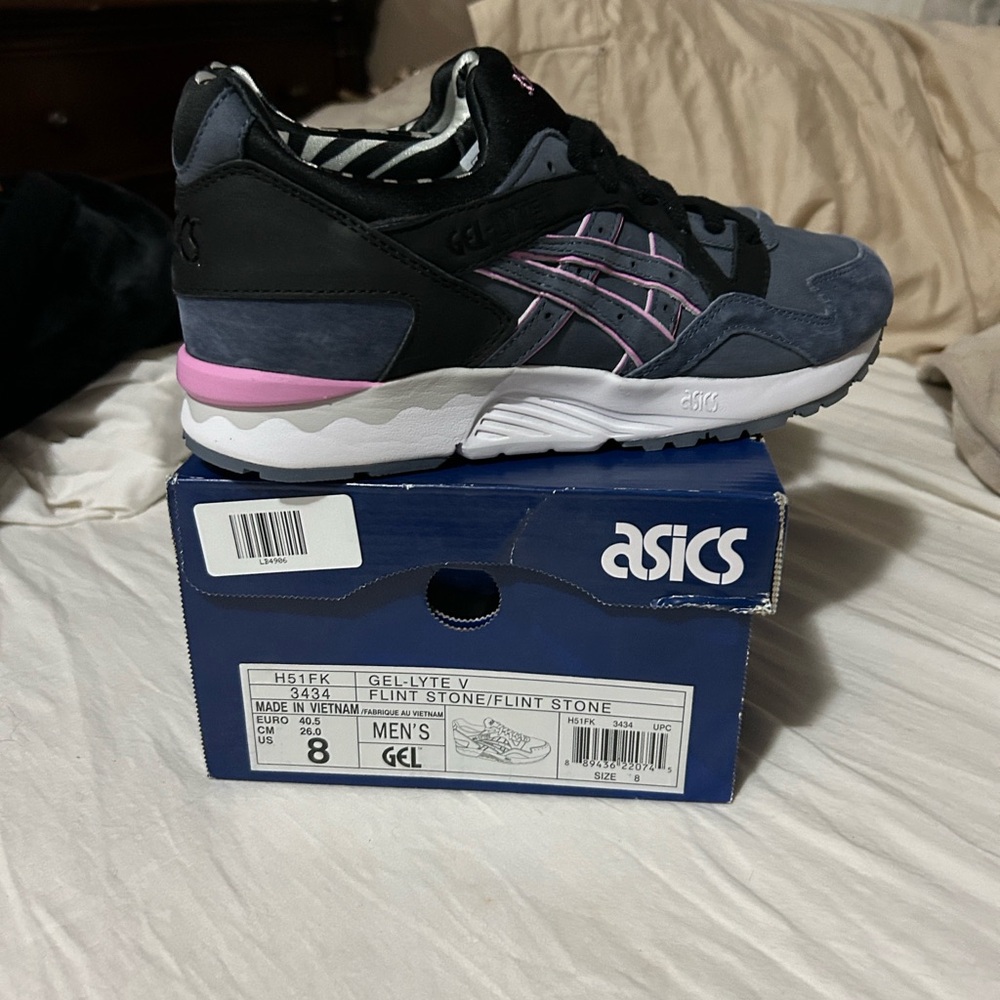 Asics Gel Lyte V - Black and Pink Accents